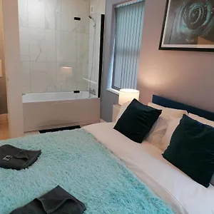 https://apt-blok-3-jacuzzi-suites-ensuite-rooms.hotelsin-chester.com