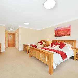 https://peggyslea-farm-bb-peggyslea-farm-nine-mile-burn.edinburghhotelsuk.org