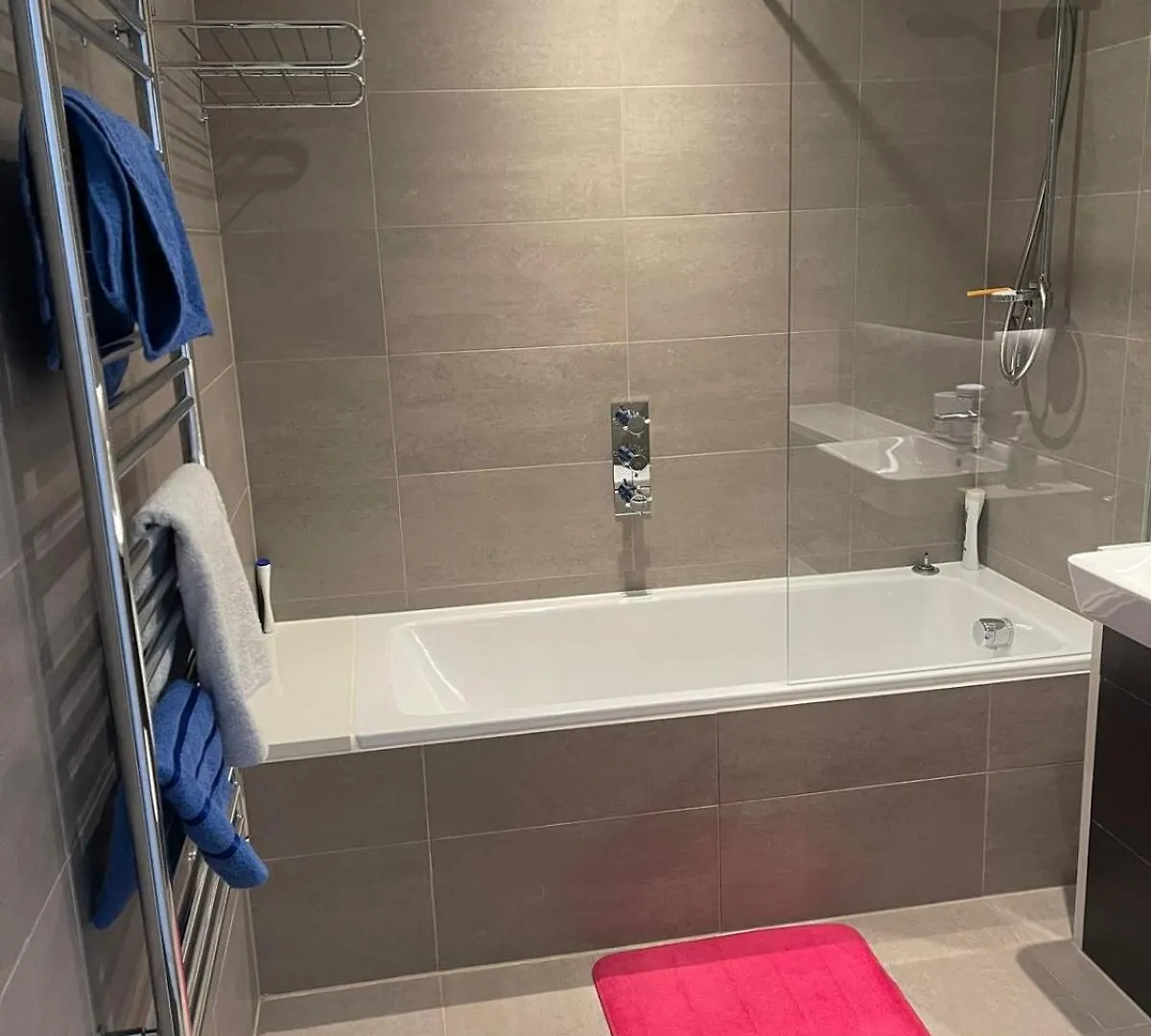Laurel Point Aparthotel London